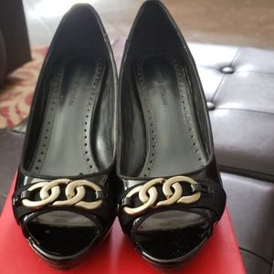 Adrienne Vittadini black peep toe pump